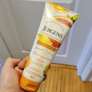 💙5 For 25  NEW Jergens Sweet Citrus Body Lotion